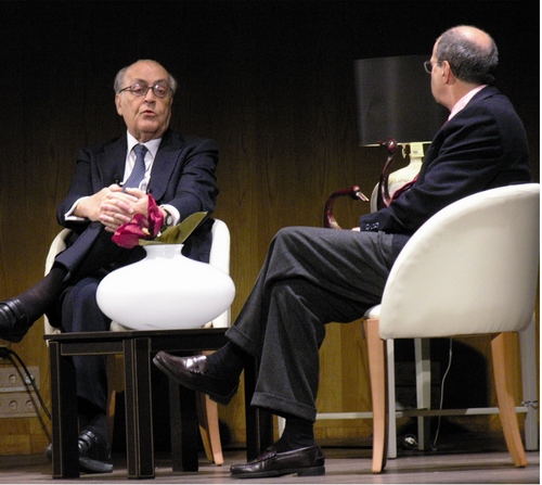 755. 151107. 32. Leopoldo Calvo Sotelo y Fernando Argenta, en el Teatro Victoria, "Diálogos con la Música".