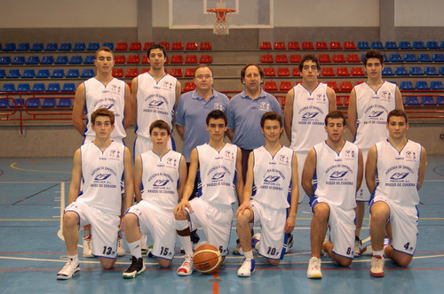 762-763. 010308.87. El  Troma Junior de baloncesto, campeón de liga en la fase regular.