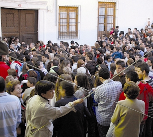 768. 010608. 03. Suspendida la procesión del Nazareno por la lluvia.