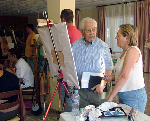 776. 011008. 10. Antonio Povedano, impartiendo un curso de retrato.