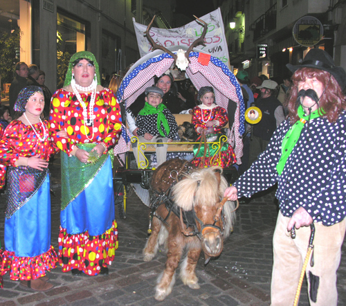 738. 010307. 37.  La familia Romaní. Carnaval, 2007.