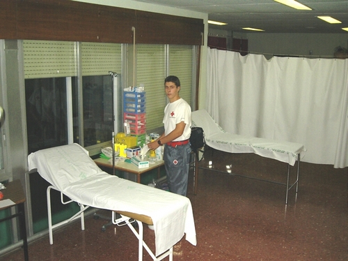 749-750. 150807.41. Cruz Roja, en la Feria. Sala de observación. Año 2006.
