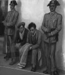 752. 011007. 23.  "Civiles y presos", de Adolfo Lozano Sidro.