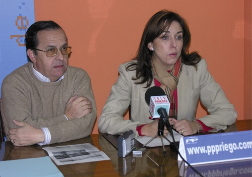 756. 011207. 14. Miembros del PP critican la inactividad del gobierno municipal.