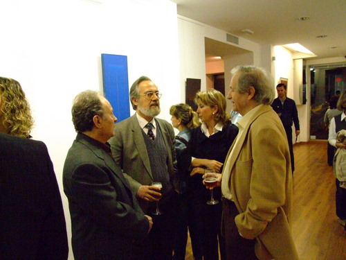764. 010408. 44. Cristóbal Povedano, a la derecha, expone en Córdoba. (Foto, Enrique Alcalá).