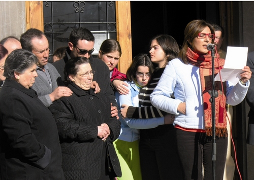 765. 150408. 20. Familiares de Piedad Pacheco durante la manifestación del 4 de enero de 2006 tras ser asesinada el día de Año N