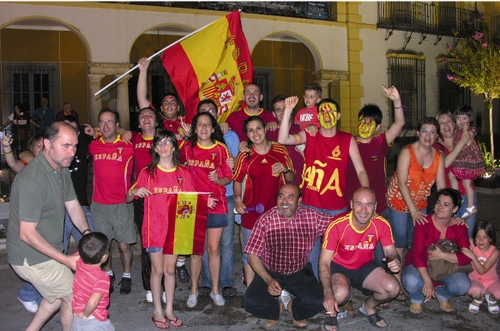 771. 150708. 09. Celebrando el triunfo de España en la Eurocopa. (Foto, M. Pulido).
