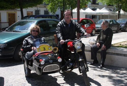 790. 010509. 39. Motocicletas antiguas de Baena visitan Priego.
