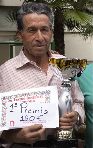 800. 011009. 19. Miguel Lozano Gordo, ganador del concurso de Calabazas.