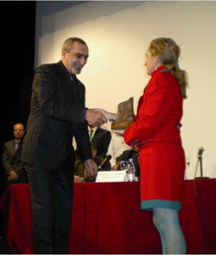 804. 011209. 42. Salvador Ábalos, presidente del Centro de Iniciativas Turísticas, recibe el galardón "Andanatura".