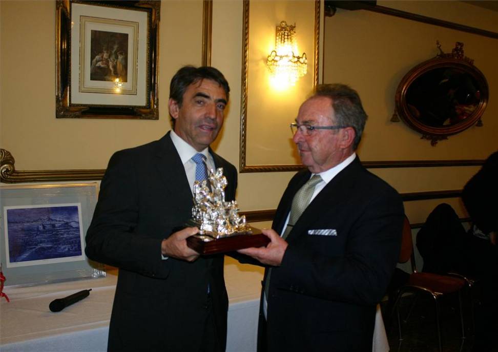 Victorino Martín recibe el premio (R.C.C.)